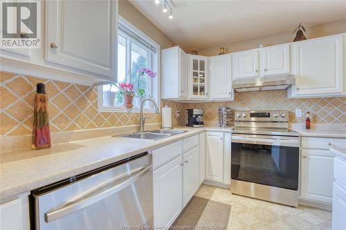 1155 Lakeview Avenue, Windsor, ON - Indoor Photo Showing Kitchen With Double Sink