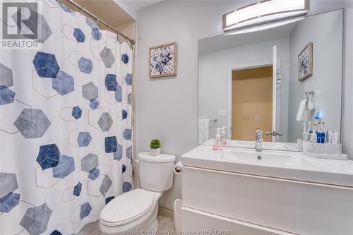 1155 Lakeview Avenue, Windsor, ON - Indoor Photo Showing Bathroom