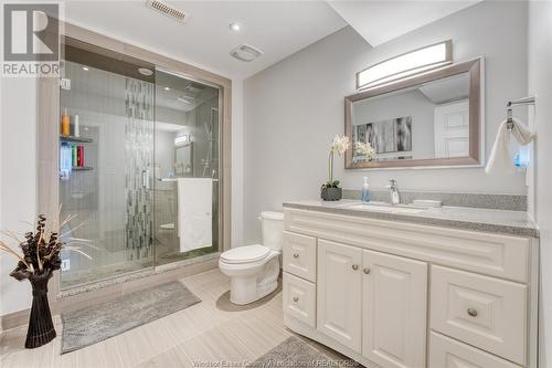 1155 Lakeview Avenue, Windsor, ON - Indoor Photo Showing Bathroom