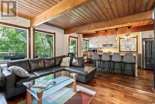 12 Hayhoe Road, Seguin, ON - Indoor Photo Showing Living Room