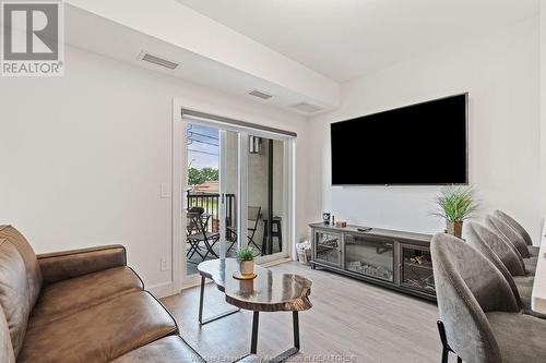 7887 Edgar Unit# 206, Windsor, ON - Indoor Photo Showing Living Room