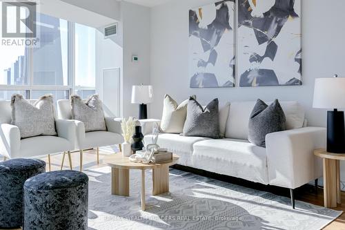 3001 - 30 Grand Trunk Crescent, Toronto (Waterfront Communities), ON - Indoor Photo Showing Living Room