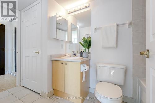 3001 - 30 Grand Trunk Crescent, Toronto, ON - Indoor Photo Showing Bathroom