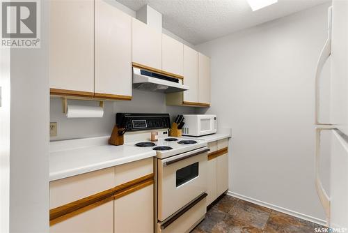 302 3420 Park Street, Regina, SK - Indoor Photo Showing Kitchen