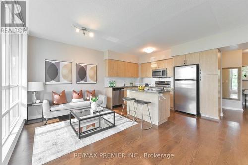 405 - 2240 Lakeshore Boulevard W, Toronto, ON - Indoor Photo Showing Kitchen