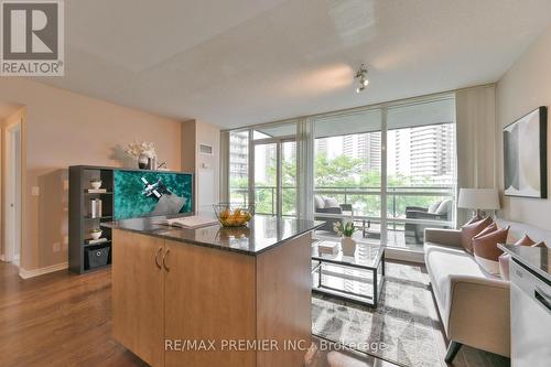 405 - 2240 Lakeshore Boulevard W, Toronto, ON - Indoor Photo Showing Living Room