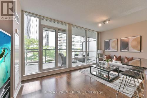 405 - 2240 Lakeshore Boulevard W, Toronto (Mimico), ON - Indoor Photo Showing Living Room