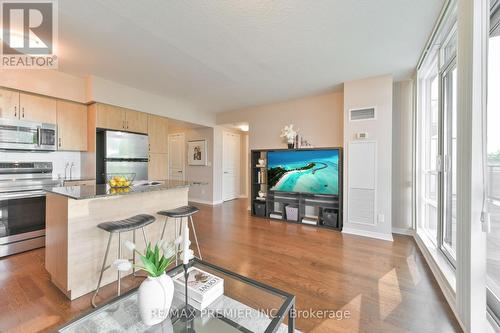 405 - 2240 Lakeshore Boulevard W, Toronto, ON - Indoor Photo Showing Kitchen