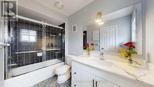 18 Sunny Glen Crescent, Brampton (Northwest Sandalwood Parkway), ON - Indoor Photo Showing Bathroom