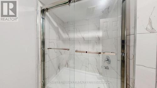 18 Sunny Glen Crescent, Brampton (Northwest Sandalwood Parkway), ON - Indoor Photo Showing Bathroom