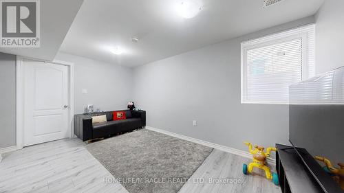 18 Sunny Glen Crescent, Brampton, ON - Indoor Photo Showing Other Room