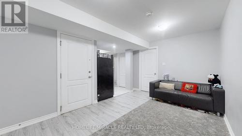 18 Sunny Glen Crescent, Brampton (Northwest Sandalwood Parkway), ON - Indoor Photo Showing Other Room