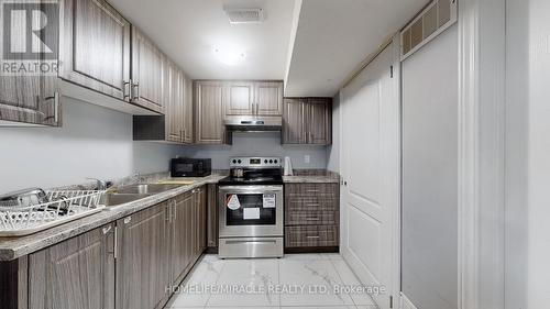 18 Sunny Glen Crescent, Brampton, ON - Indoor Photo Showing Kitchen With Stainless Steel Kitchen With Double Sink