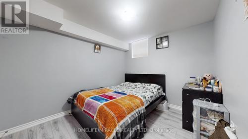 18 Sunny Glen Crescent, Brampton (Northwest Sandalwood Parkway), ON - Indoor Photo Showing Bedroom