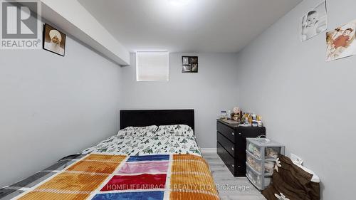 18 Sunny Glen Crescent, Brampton (Northwest Sandalwood Parkway), ON - Indoor Photo Showing Bedroom