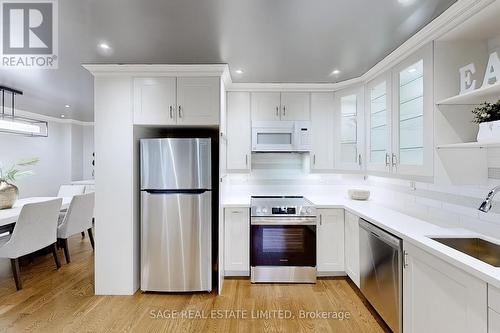 20 - 2275 Credit Valley Road, Mississauga, ON - Indoor Photo Showing Kitchen