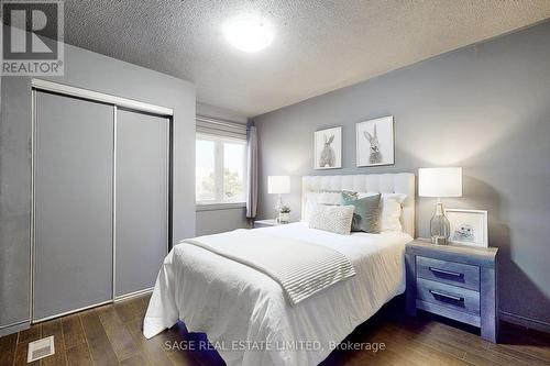 20 - 2275 Credit Valley Road, Mississauga, ON - Indoor Photo Showing Bedroom