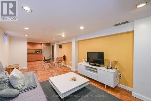 25 Parkchester Road, Toronto (Brookhaven-Amesbury), ON - Indoor Photo Showing Living Room