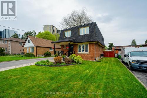 25 Parkchester Road, Toronto (Brookhaven-Amesbury), ON - Outdoor