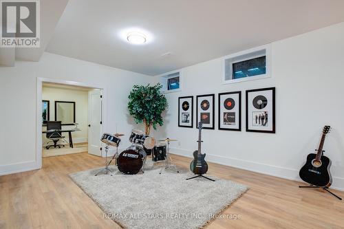 4 Tredvalley Drive, Toronto, ON - Indoor