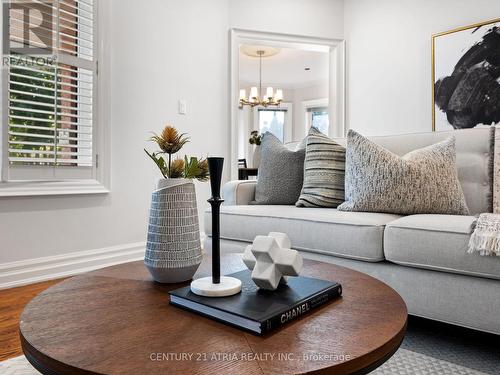 59 Leicester Road, Richmond Hill (Doncrest), ON - Indoor Photo Showing Living Room