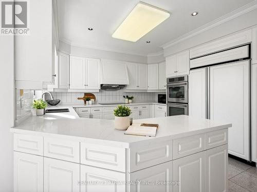 59 Leicester Road, Richmond Hill (Doncrest), ON - Indoor Photo Showing Kitchen With Double Sink