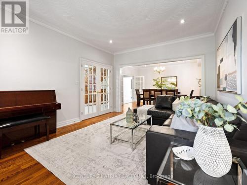 59 Leicester Road, Richmond Hill, ON - Indoor Photo Showing Living Room