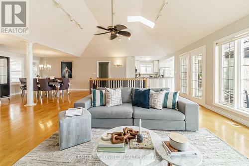 403 Hannah Road, Hamilton Township, ON - Indoor Photo Showing Living Room