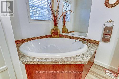 A17 - 4838 Switzer Drive W, Southwest Middlesex (Appin), ON - Indoor Photo Showing Bathroom