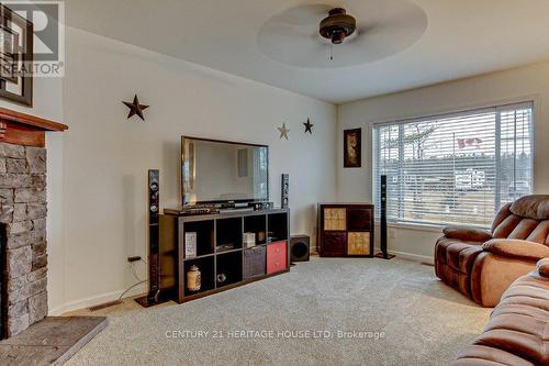 A17 - 4838 Switzer Drive W, Southwest Middlesex (Appin), ON - Indoor Photo Showing Living Room