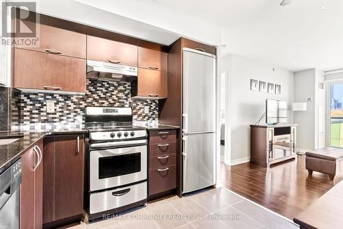 512 - 170 Fort York Boulevard, Toronto, ON - Indoor Photo Showing Kitchen