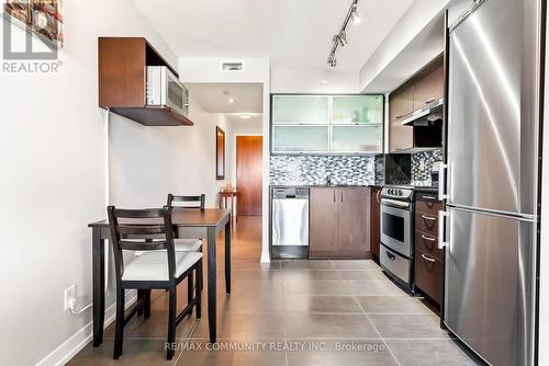 512 - 170 Fort York Boulevard, Toronto, ON - Indoor Photo Showing Kitchen With Stainless Steel Kitchen