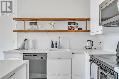 1015 - 700 King Street W, Toronto, ON - Indoor Photo Showing Kitchen