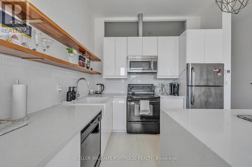 1015 - 700 King Street W, Toronto, ON - Indoor Photo Showing Kitchen