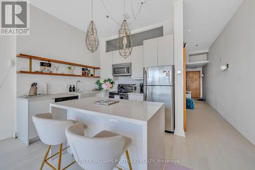 1015 - 700 King Street W, Toronto, ON - Indoor Photo Showing Kitchen