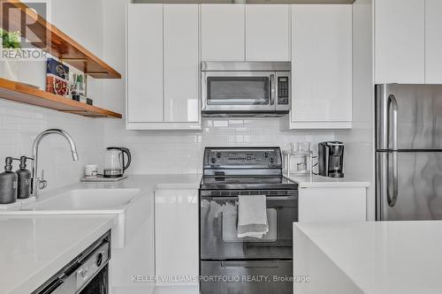 1015 - 700 King Street W, Toronto, ON - Indoor Photo Showing Kitchen