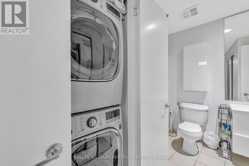 1015 - 700 King Street W, Toronto, ON - Indoor Photo Showing Laundry Room