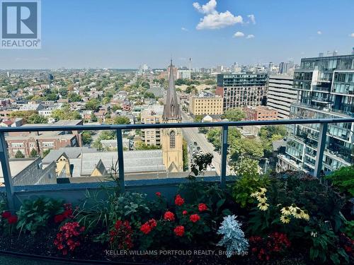 1015 - 700 King Street W, Toronto, ON - Outdoor With View