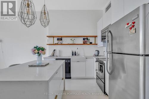 1015 - 700 King Street W, Toronto, ON - Indoor Photo Showing Kitchen