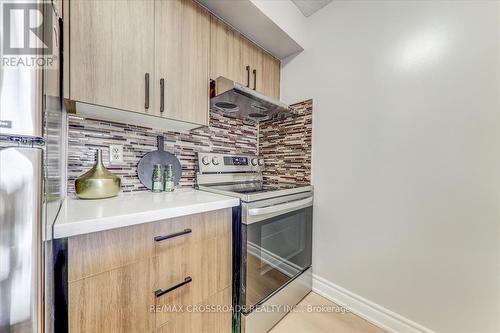 1604 - 25 Grenville Street, Toronto, ON - Indoor Photo Showing Kitchen