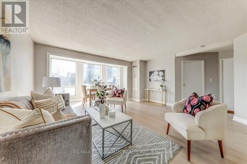 1604 - 25 Grenville Street, Toronto, ON - Indoor Photo Showing Living Room