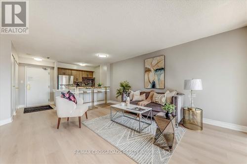 1604 - 25 Grenville Street, Toronto, ON - Indoor Photo Showing Living Room