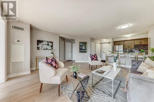 1604 - 25 Grenville Street, Toronto, ON - Indoor Photo Showing Living Room