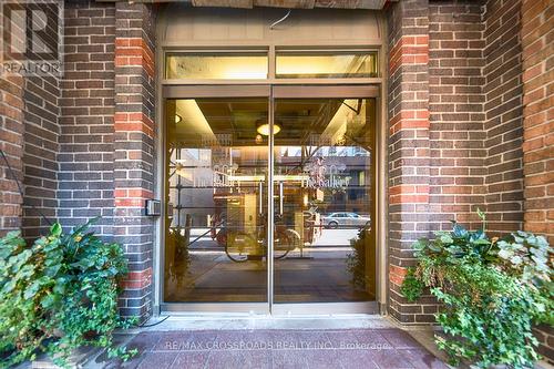 1604 - 25 Grenville Street, Toronto (Bay Street Corridor), ON - Outdoor