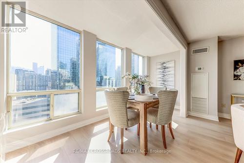 1604 - 25 Grenville Street, Toronto, ON - Indoor Photo Showing Dining Room