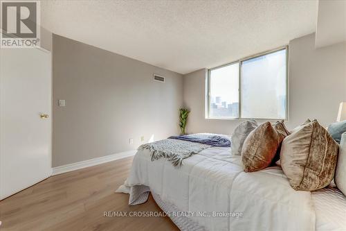 1604 - 25 Grenville Street, Toronto, ON - Indoor Photo Showing Bedroom