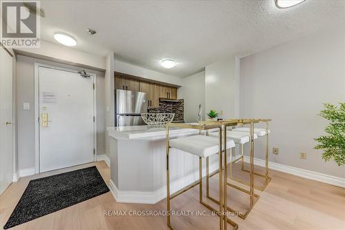 1604 - 25 Grenville Street, Toronto, ON - Indoor Photo Showing Kitchen