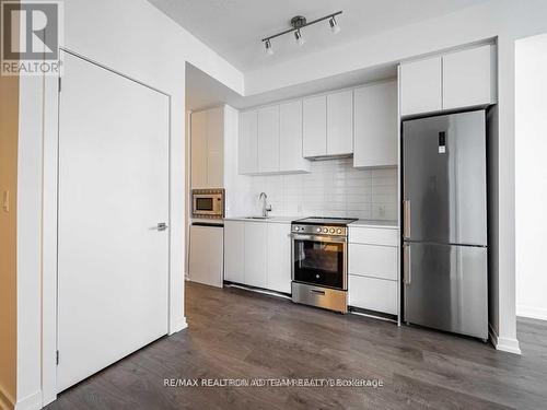 812 - 49 East Liberty Street, Toronto, ON - Indoor Photo Showing Kitchen