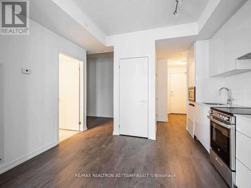 812 - 49 East Liberty Street, Toronto, ON - Indoor Photo Showing Kitchen