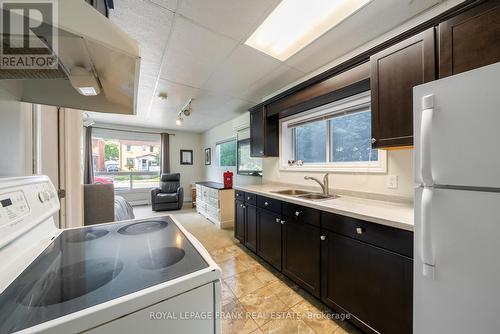 77 Peel Street, Kawartha Lakes (Lindsay), ON - Indoor Photo Showing Kitchen With Double Sink